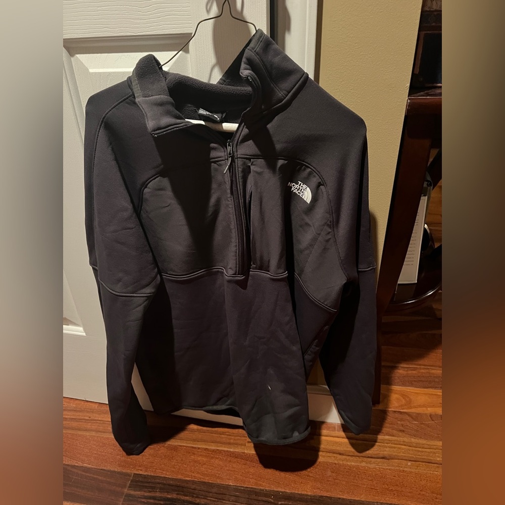 The North Face Men’s Fleece 1/4 Zip, size Medium in Grey color